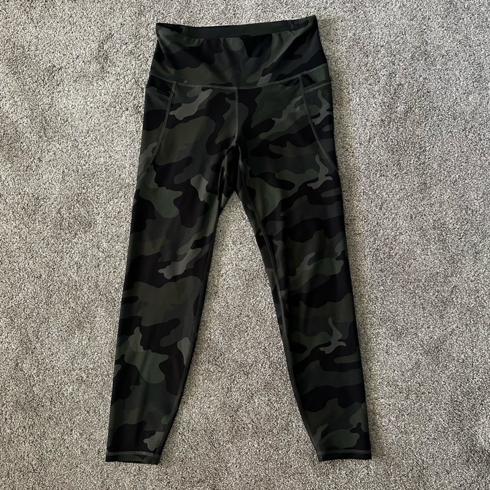 🌻3 for $13🌻 Old Navy | Active Workout Exercise Camo Leggings Size Medium